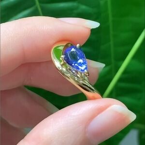 18k Yellow Gold Tanzanite 1.04ct Ring Size 8 Minimalist Style Flow Clean Line